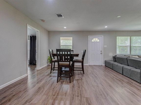 3rd image of 5031 Caplin St