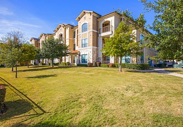 Summercrest Burleson Apartments — Photo 47