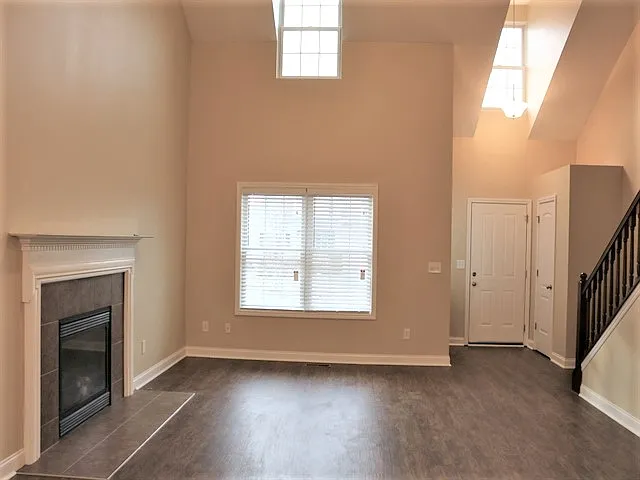 386 Hemhill Dr — Photo 5