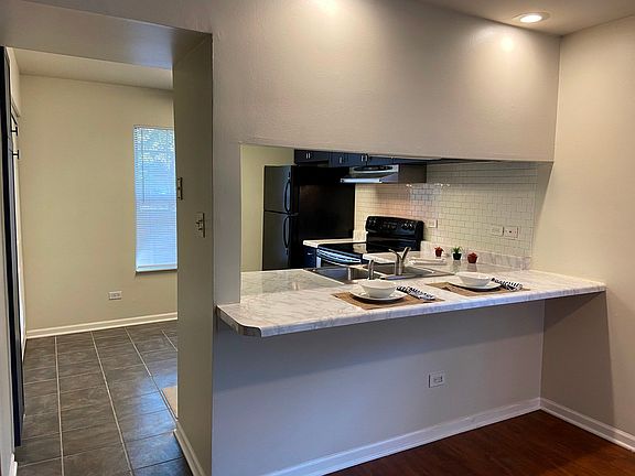 4th image of 100 White Oak Ct APT 4