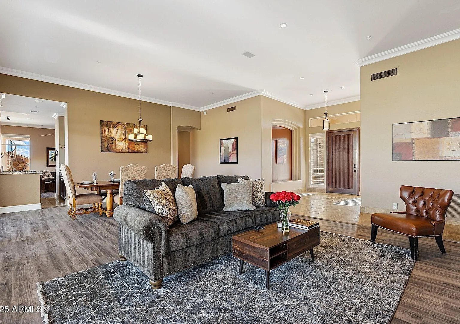 6 bed, 6.5 bath, 4278 sqft, $8,000 — Photo 2