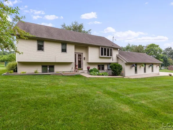 2421 Steff Ann Dr, Adrian, MI 49221