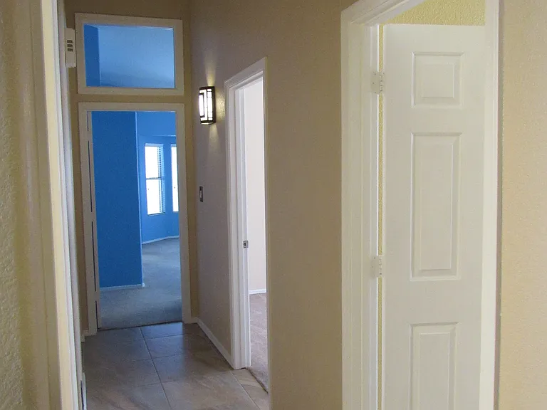 853 E Constitution Dr — Photo 8
