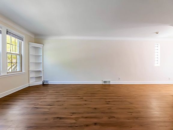 5th image of 9146 S Oakley Ave