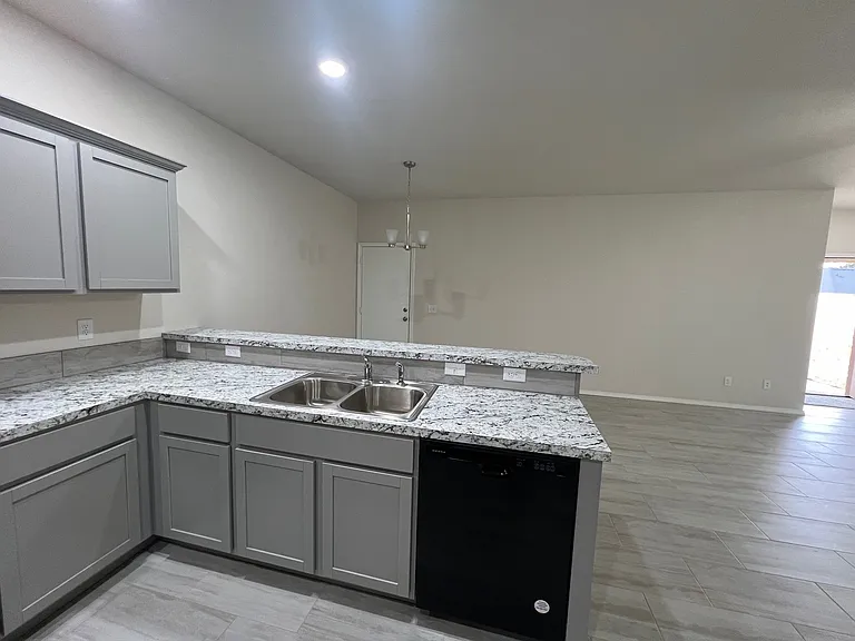 1816 W 23rd Ave — Photo 6