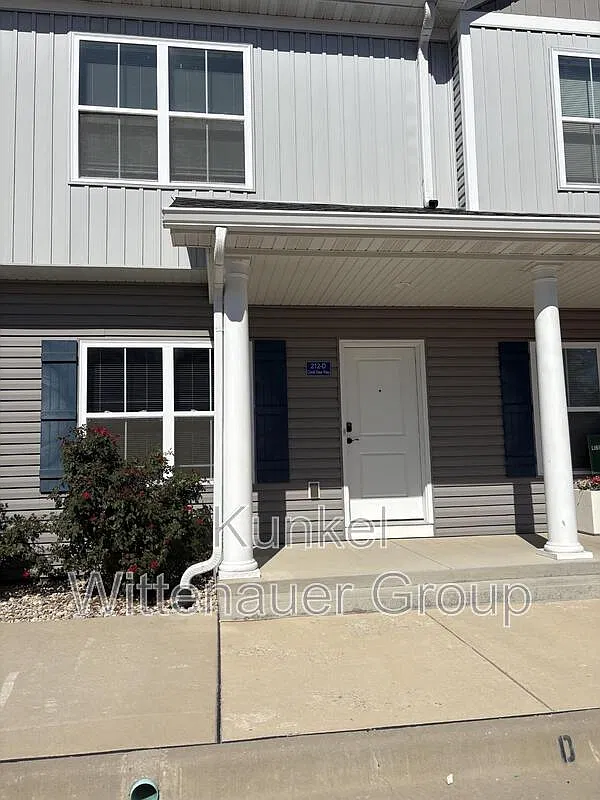 3 bed, 3.5 bath, 1800 sqft, $1,895 — Photo 1
