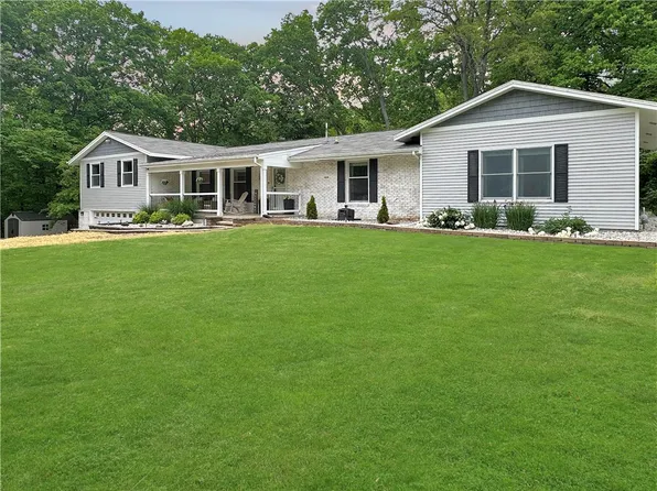 13631 Knollbrook Ln, Charleston, IL 61920