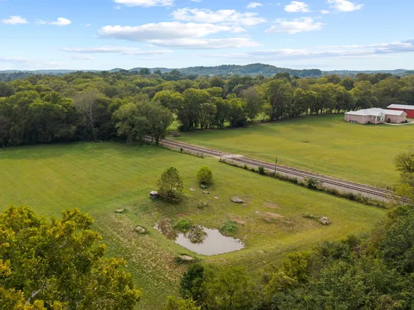 808 N Main St, Mount Pleasant, TN 38474