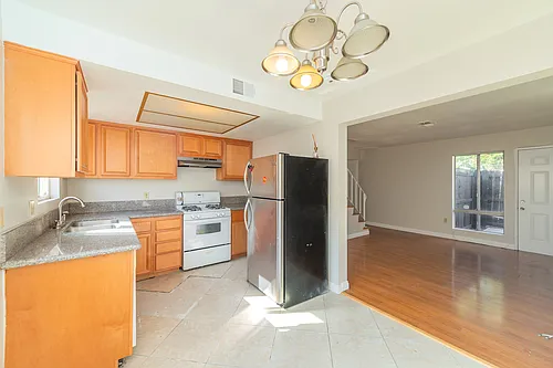 2400 S Ridgewood Dr #3 Photo 1