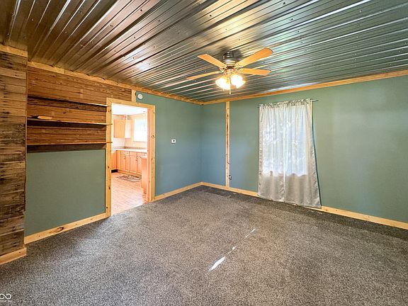 2nd image of 223 W Lincoln St