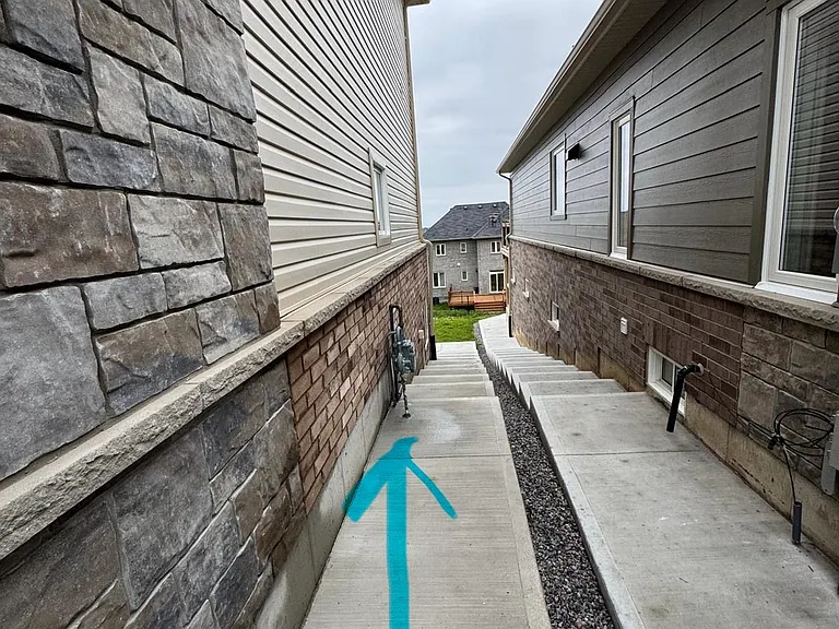 83 Atlantis Dr — Photo 2