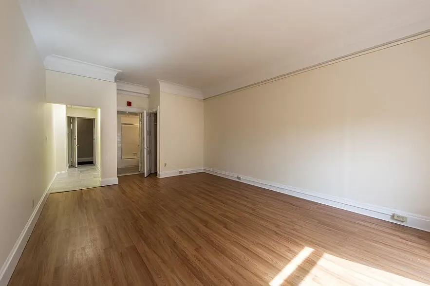 Studio, 400 sqft, $2,400 — Photo 2