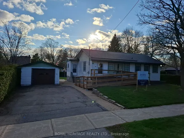 56 Queen St, Whitby, ON L1M 1C4