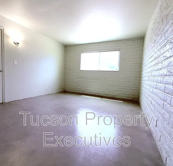 319 E Blacklidge Dr #3 — Photo 9