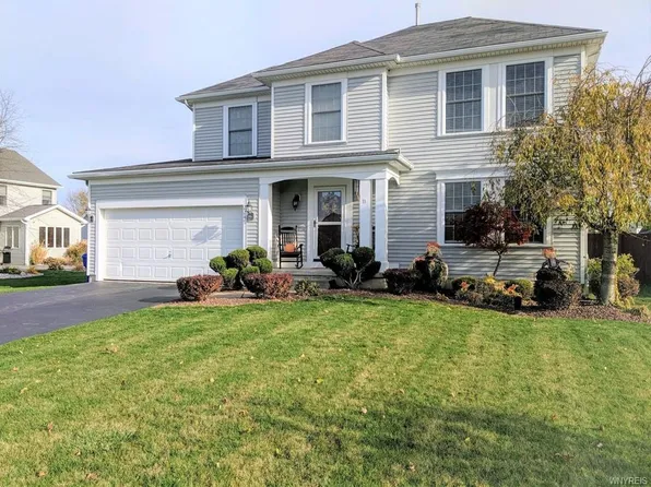 2241 Winterberry Dr, Lake View, NY 14085