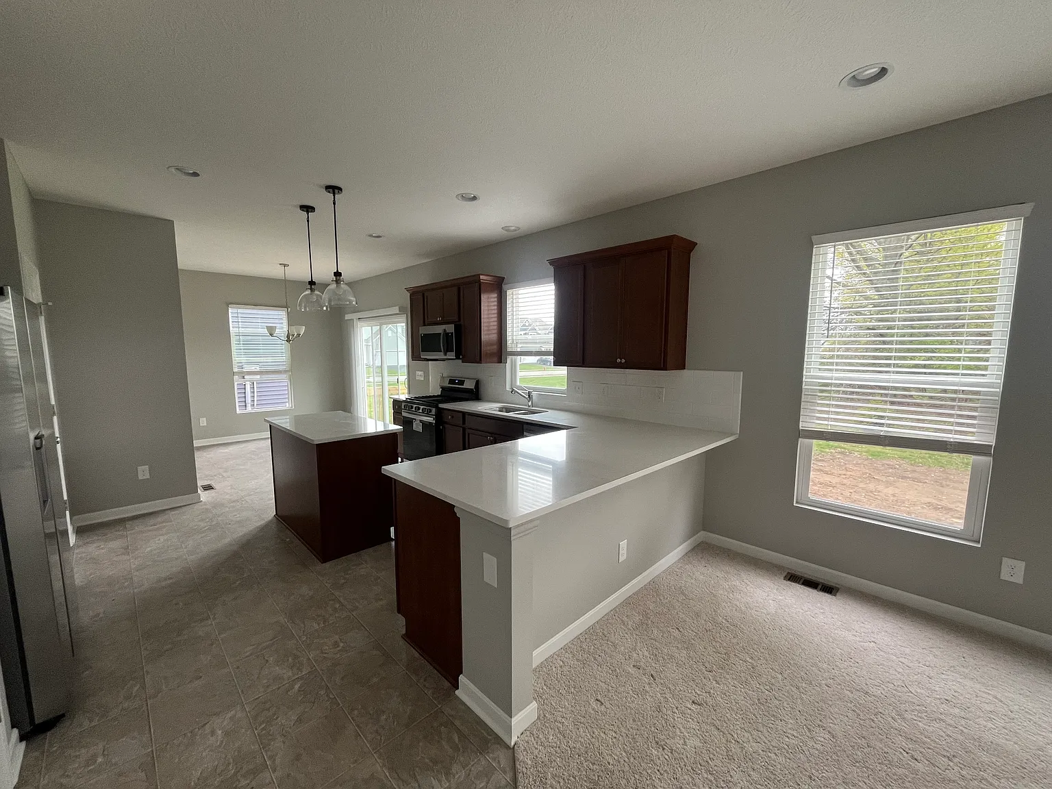 3 bed, 2.5 bath, 2032 sqft, $3,020 — Photo 3