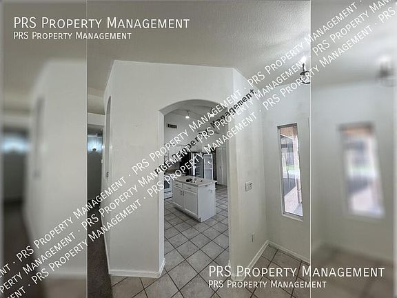 4th image of 905 W Straford Ave