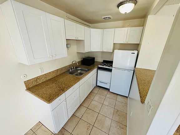 4th image of 4525 Texas St APT 4