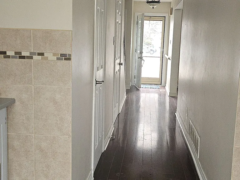 24 Guildford Cres #24 — Photo 2
