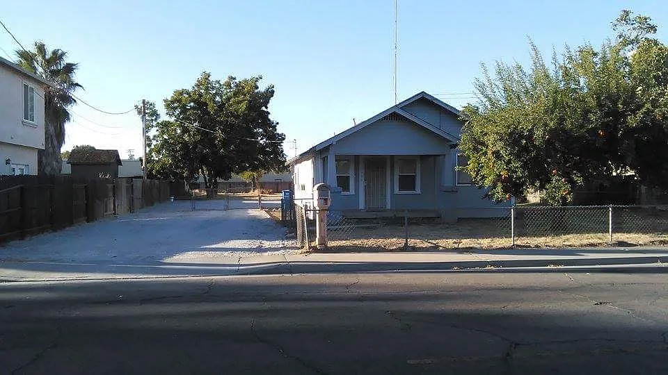 2486 Roeding Rd photo 1