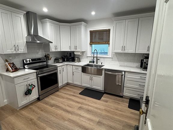 5th image of 3 Roselin Ave #1