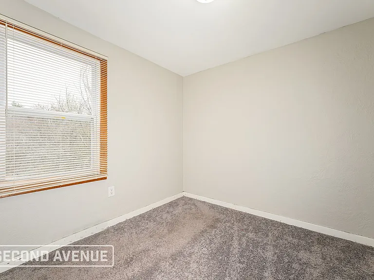 154 Collins Dr — Photo 16
