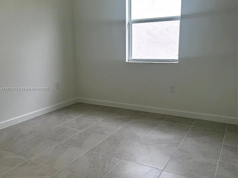 2921 SE 23rd Ave — Photo 5