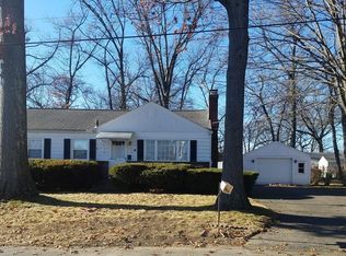 64 May St, Chicopee, MA 01020