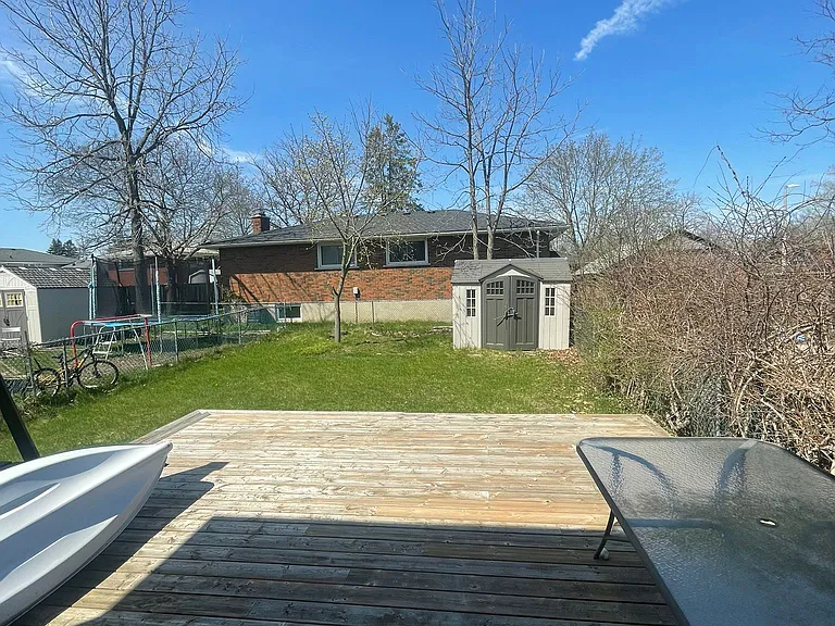 126 Conroy Cres S — Photo 2