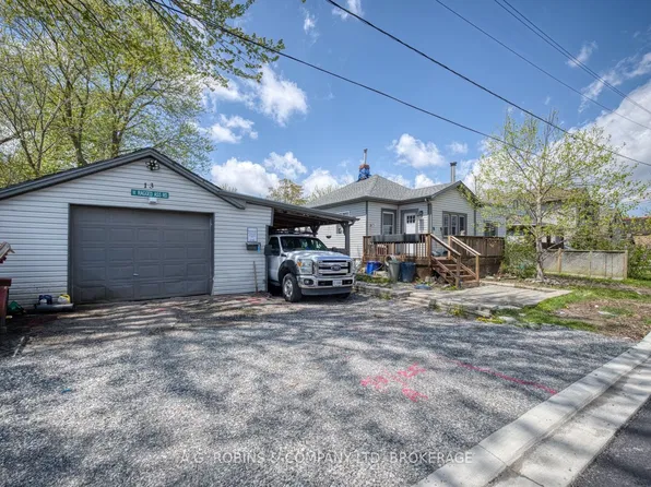 13 Patricia Ave, Welland, ON L3C 1E7