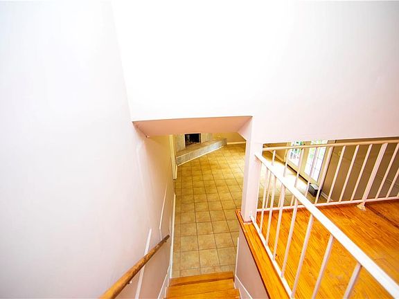 5th image of 5856 Oakleaf Dr