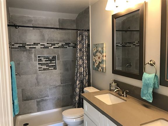 4th image of 32 E Mankato St