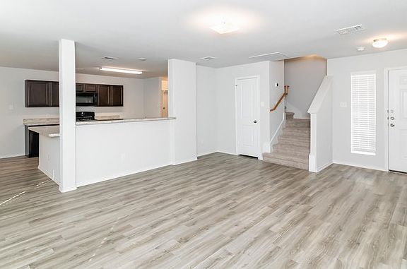5th image of 3121 Buttercup Dr