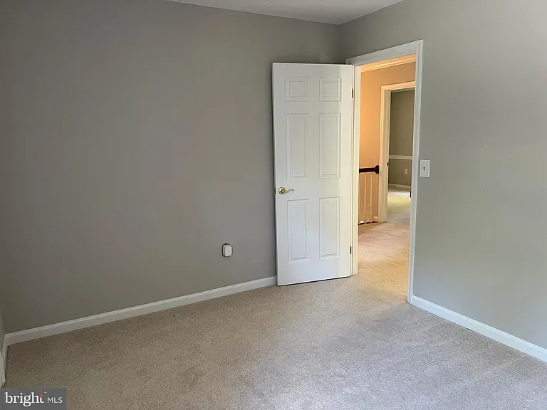 10220 Cedar Pond Dr — Photo 49