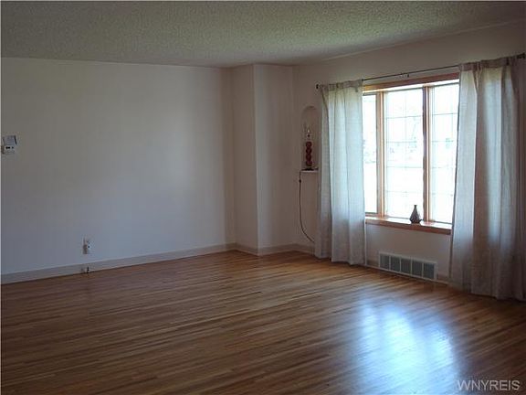 3rd image of 66 Hampton Pkwy