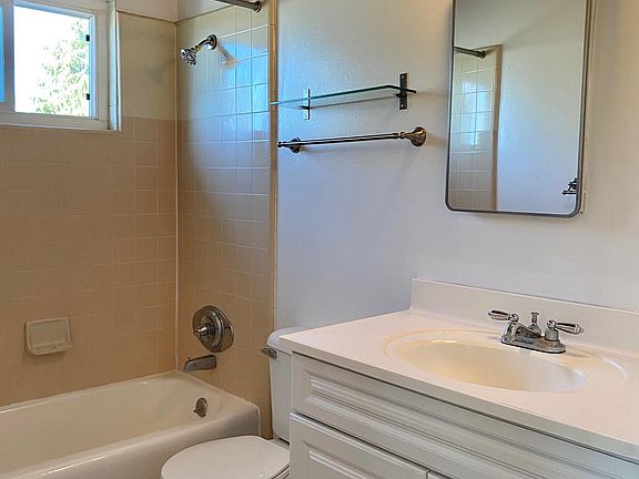 5th image of 159 S Morrison Ave APT 5