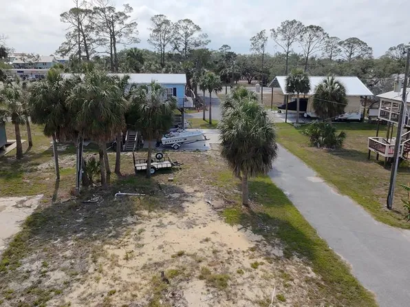 60 1st Ct, Horseshoe Beach, FL 32648