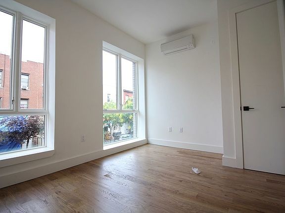 5th image of 142 Manhattan Ave #3AA