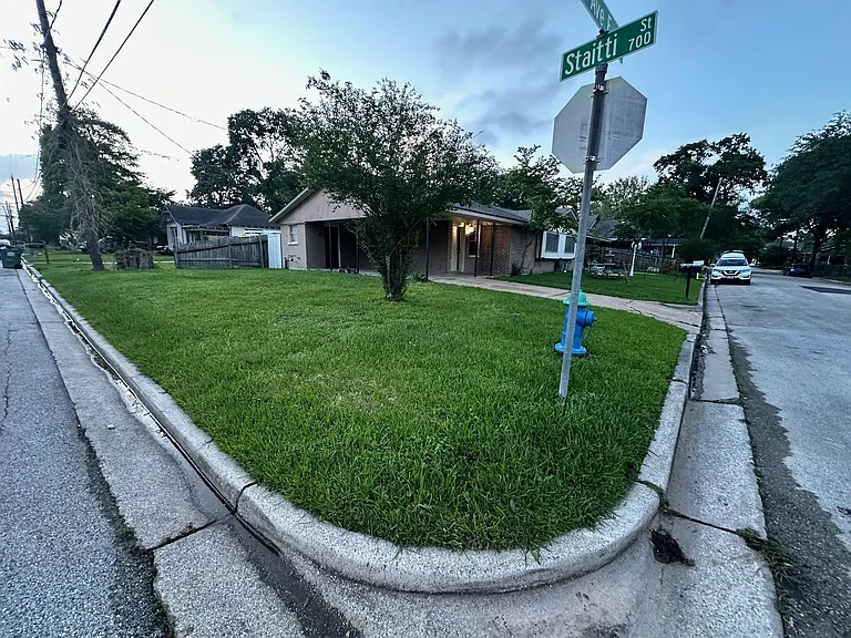 320 S Avenue F — Photo 13