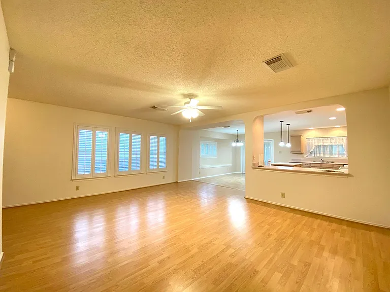 10038 Silverbrook Pl — Photo 6