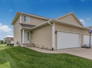 6231 Muirfield Dr SW, Cedar Rapids, IA 52404