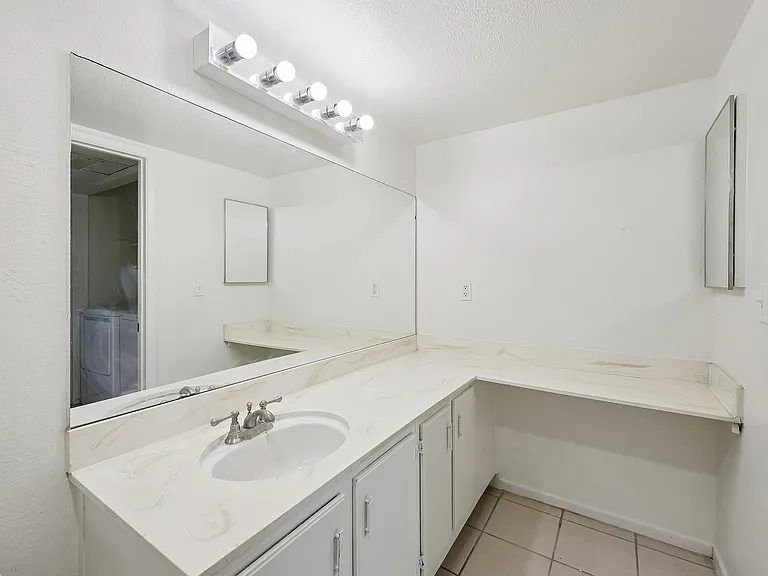 Aspen Meadows — Photo 6