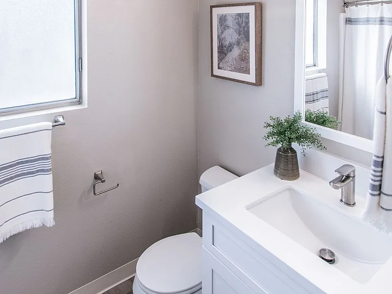 Alder Creek Apartments — Photo 4