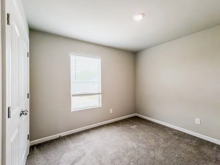 2240 Lismore Dr — Photo 14
