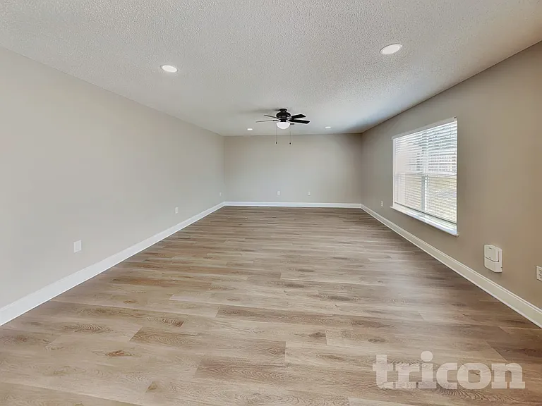 13561 Linden Dr — Photo 4