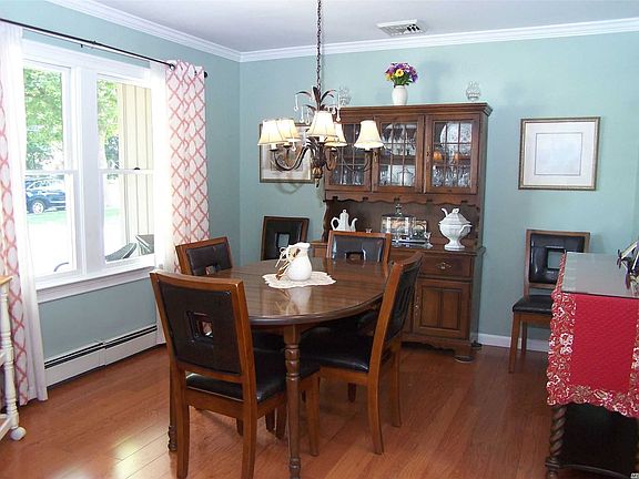 4th image of 876 Peconic St