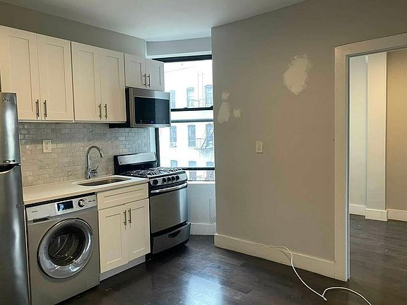 3rd image of 112 E 103rd St APT 22