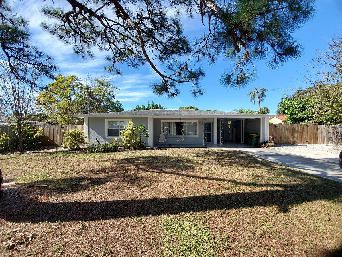 Building Photo - 5015 Eastchester Dr