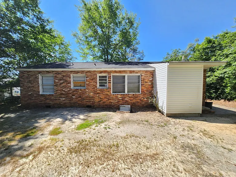 2427 Young Dr — Photo 3