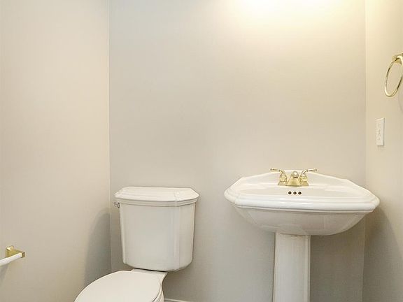 4th image of 1011 Westchester Way